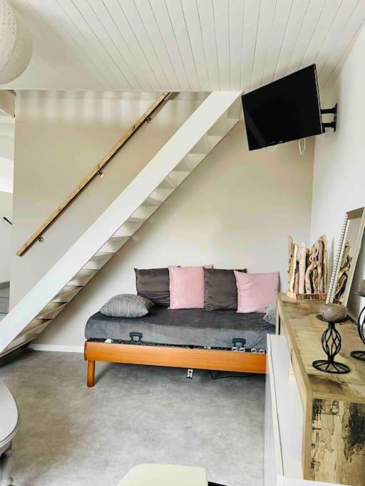Agreable Maison De Village Avec Balcon Roiffieux Luaran gambar
