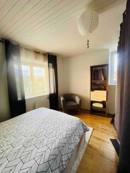 Agreable Maison De Village Avec Balcon Roiffieux Luaran gambar
